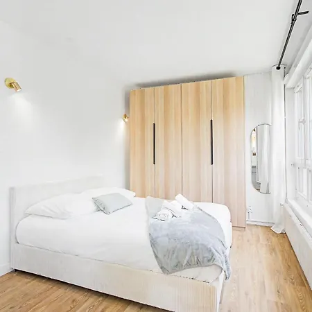 아파트 Champs Fleury A Comfortable Flat In A Quiet Neighbourhood 안시